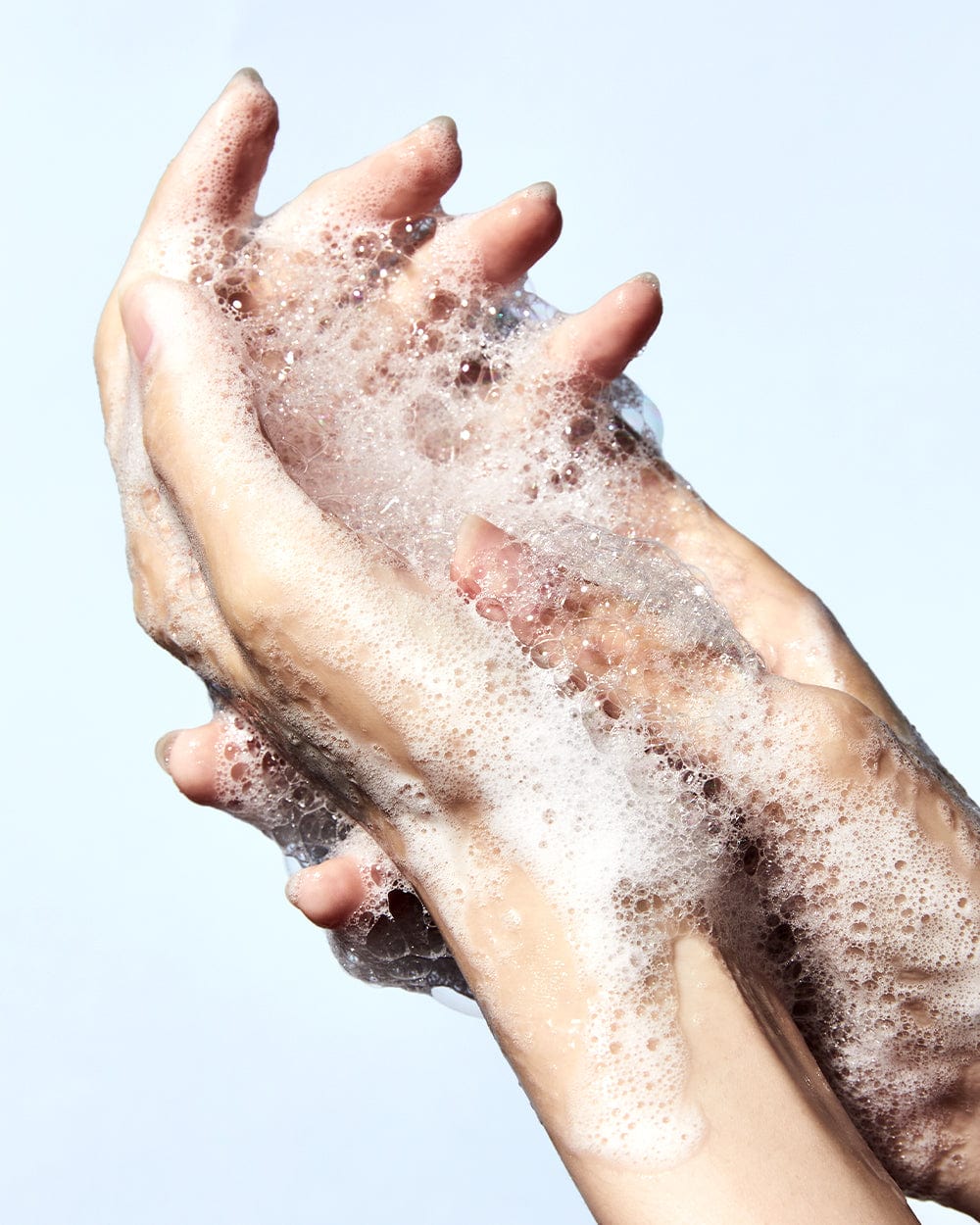 8 Limpiador suave en gel hidratante con ácido hialurónico